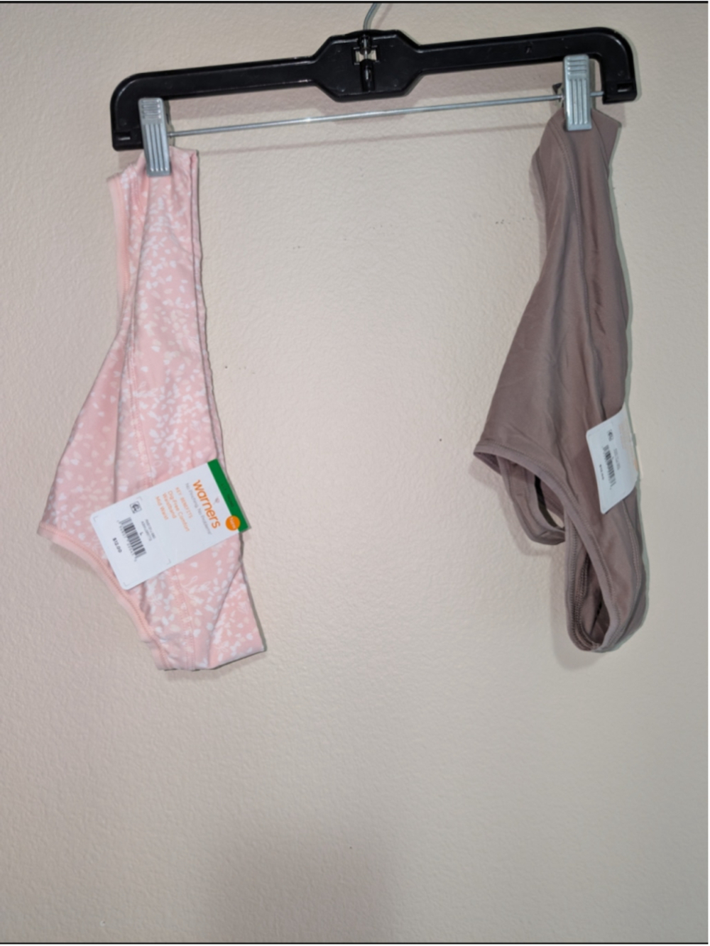 NWT 2 Pairs Warner's Comfort Thongs Size Large